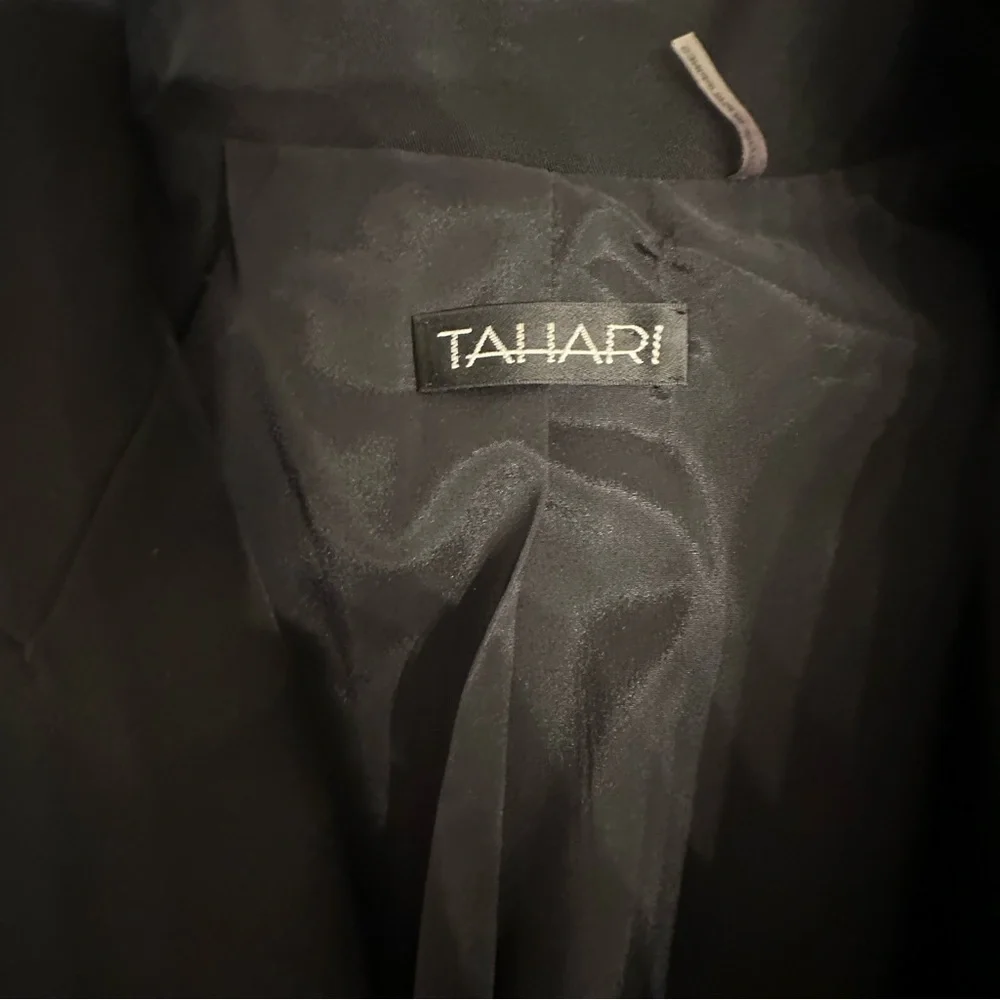 NWOT- Tahari Women’s 2 button Blazer
